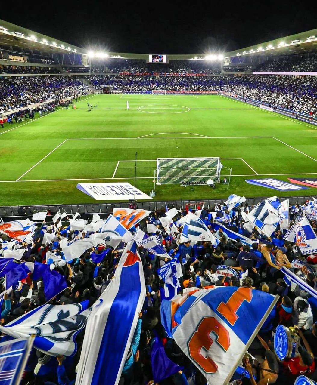 “Del templo cruzado al estadio del futuro: el renacer de la UC en el Claro Arena”