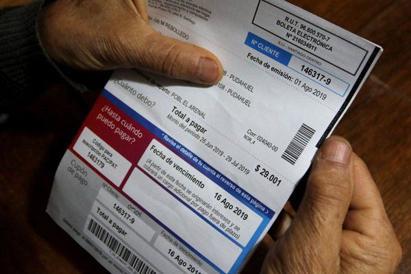 Gobierno anuncia devolución en cuentas de luz: hogares recibirán rebajas desde enero de 2026