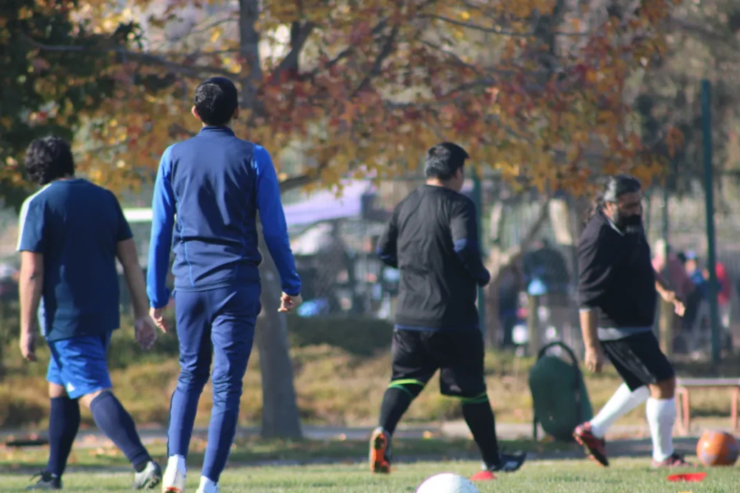 Escuelas de fรบtbol para adultos: la novedad en el mundo del deporte recreativo